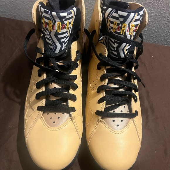 Jordan Tan and Black High-Top Sneakers with Retro Design Retro 7 SE Afrobeats - Picture 4 of 7